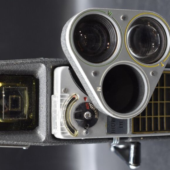 BELL AND HOWELL VIDEO CAMERA WITH CASE, INCLUDES MANUAL, VERY CLEAN, SEARS - Picture 6 of 7